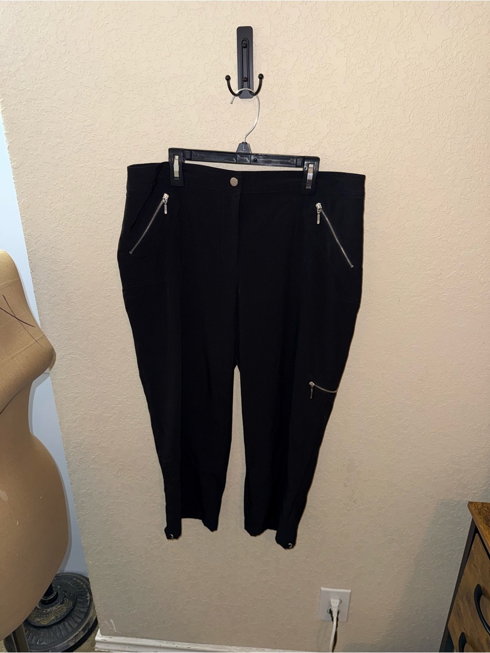 Women’s Zenergy by Chico's Cargo Capris